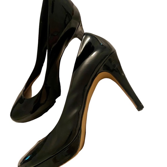 Vince Camuto black heels - Picture 1 of 7